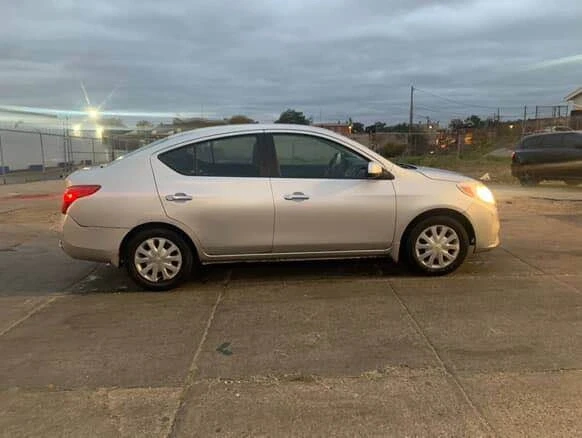 2012 Nissan Versa - Image 4 of 4