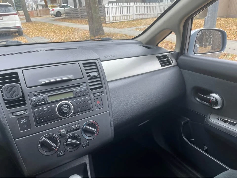 2012 Nissan Versa - Image 4 of 10