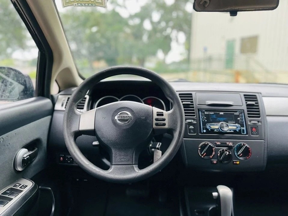 2012 Nissan Versa - Image 13 of 18