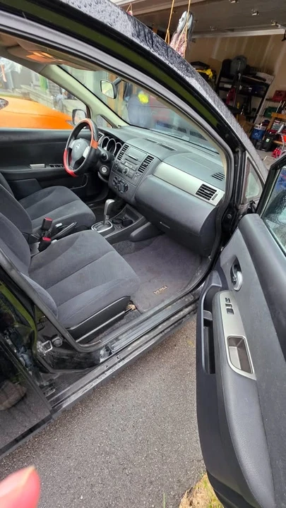 2012 Nissan Versa - Image 8 of 12