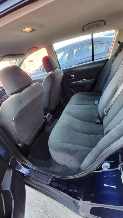 2012 Nissan Versa - Image 2 of 3