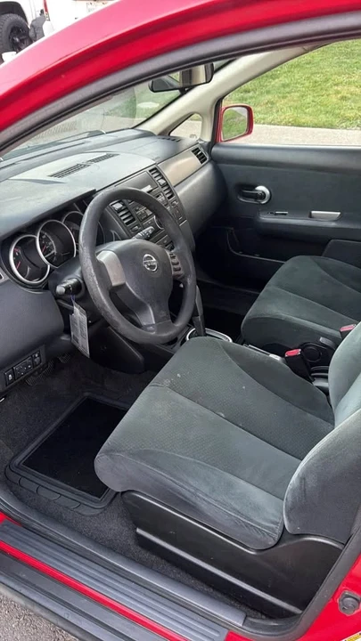 2012 Nissan Versa - Image 2 of 3