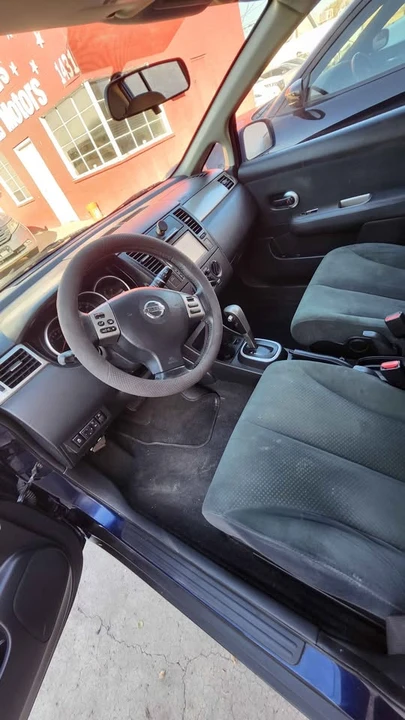 2012 Nissan Versa - Image 3 of 3