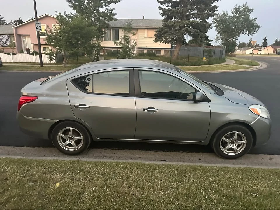 2012 Nissan Versa - Image 3 of 3