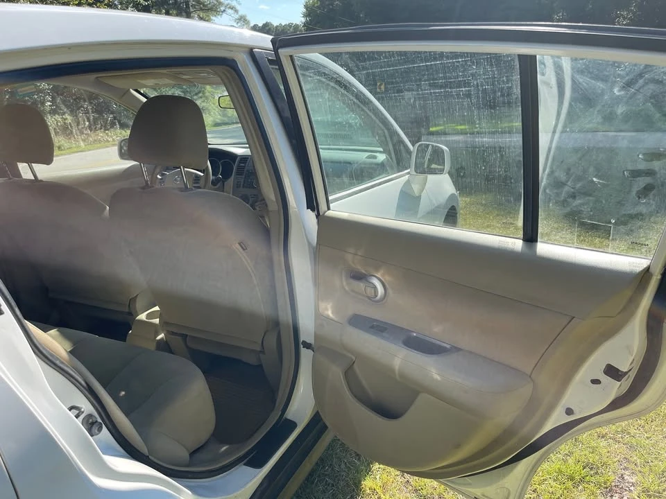 2012 Nissan Versa - Image 12 of 16