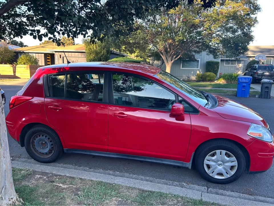 2012 Nissan Versa - Image 6 of 10