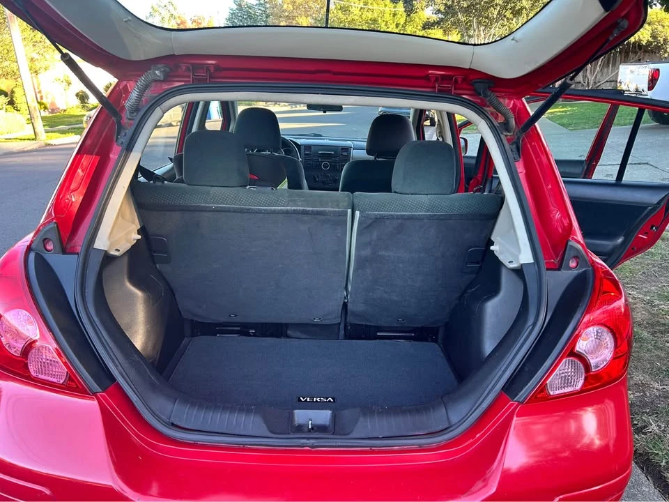 2012 Nissan Versa - Image 9 of 10