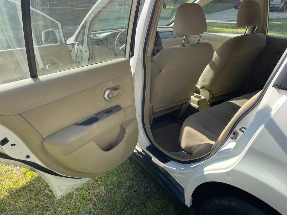 2012 Nissan Versa - Image 9 of 16