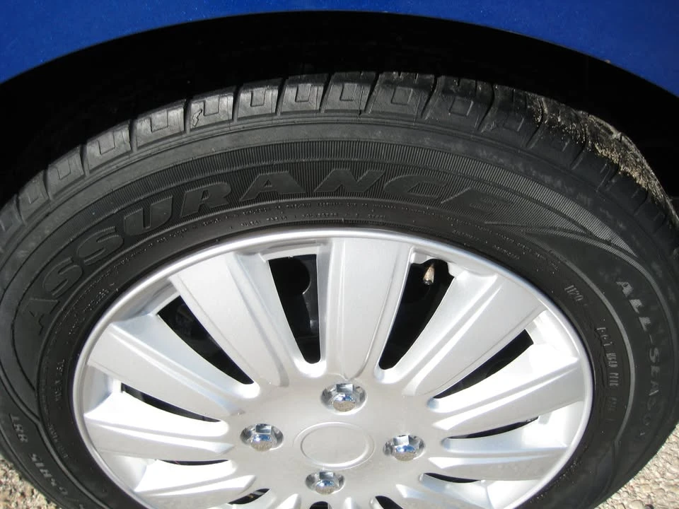 2012 Nissan Versa - Image 9 of 16