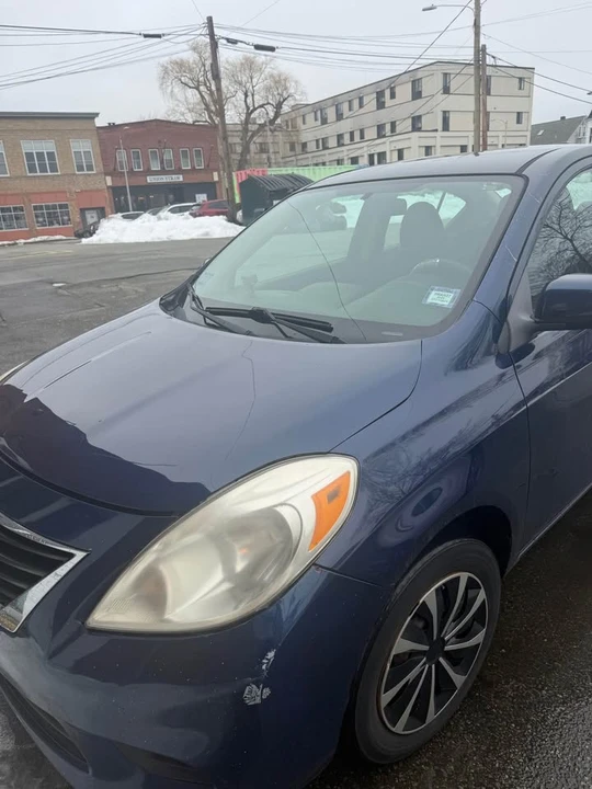 2012 Nissan Versa - Image 5 of 6