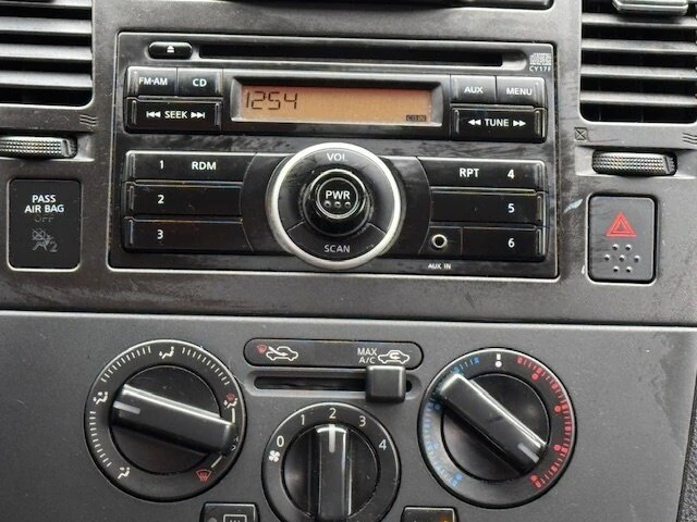 2012 Nissan Versa - Image 17 of 19