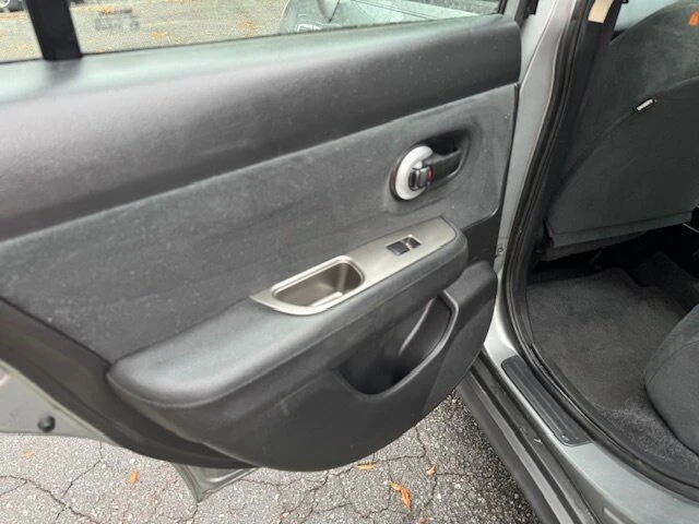 2012 Nissan Versa - Image 9 of 19