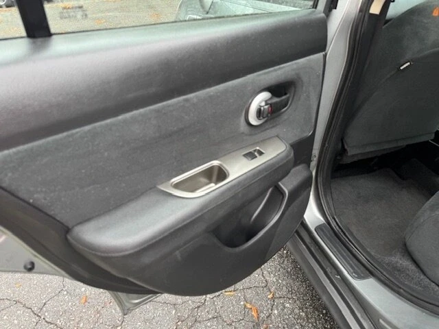2012 Nissan Versa - Image 9 of 19