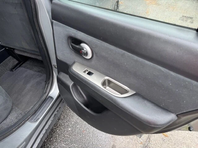 2012 Nissan Versa - Image 12 of 19