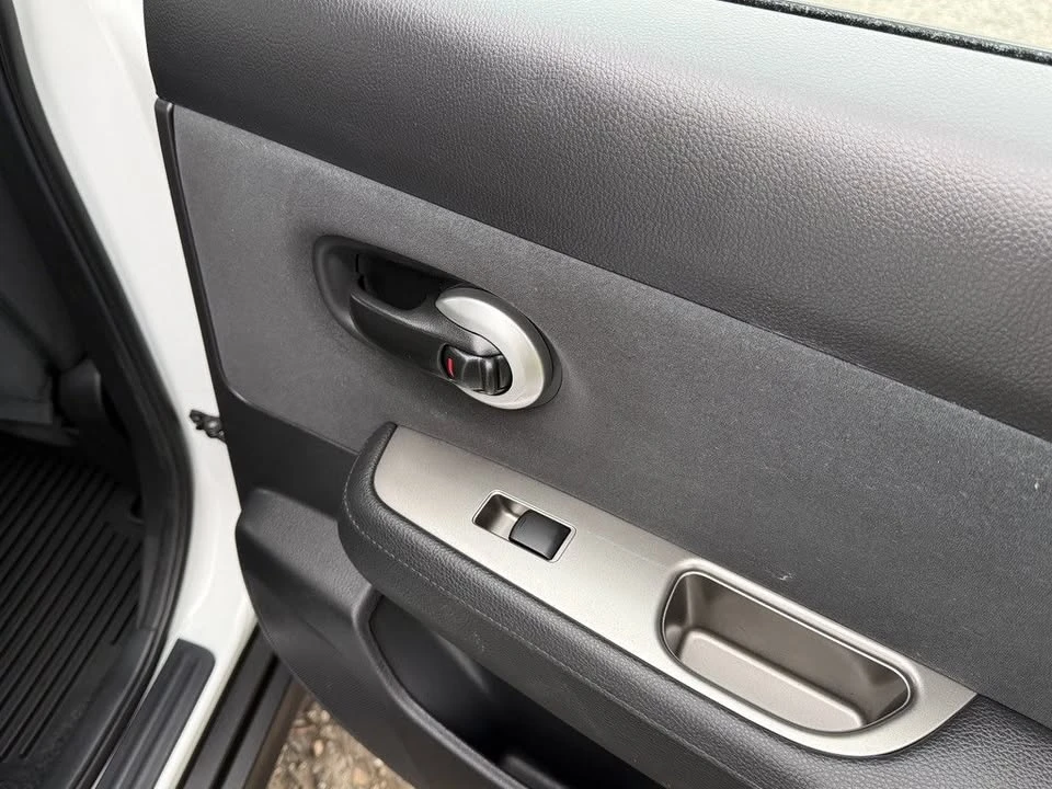 2012 Nissan Versa - Image 14 of 20
