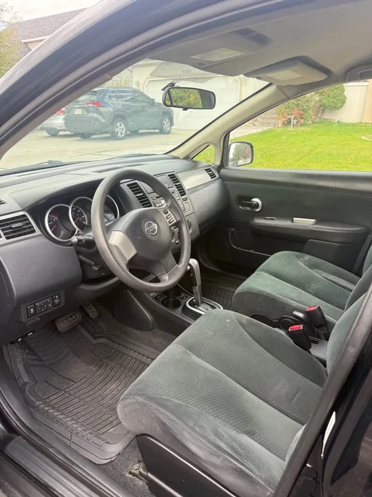 2012 Nissan Versa - Image 7 of 10