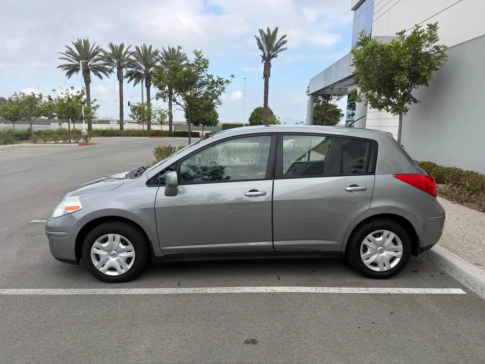 2012 Nissan Versa - Image 5 of 18