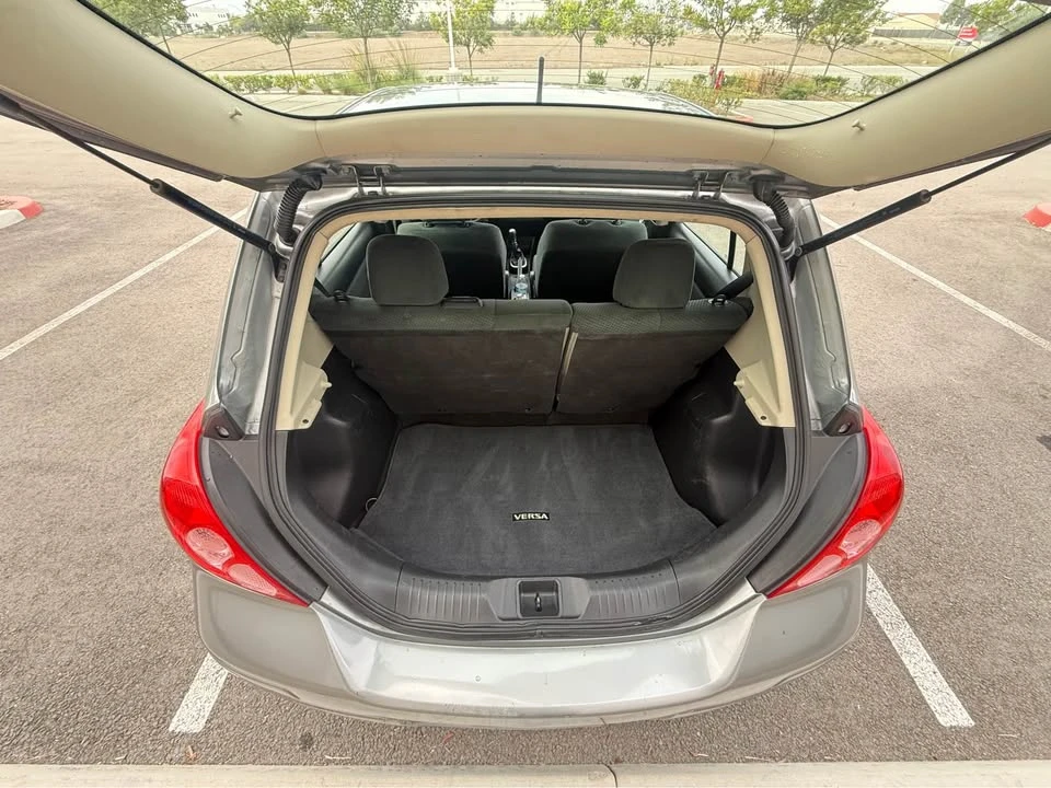 2012 Nissan Versa - Image 9 of 18