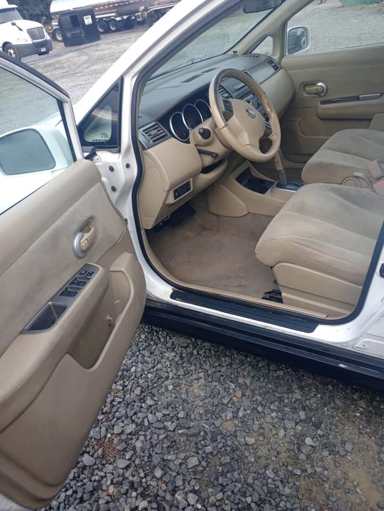 2012 Nissan Versa - Image 6 of 11