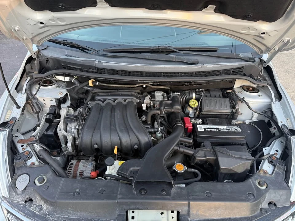 2012 Nissan Versa - Image 6 of 12
