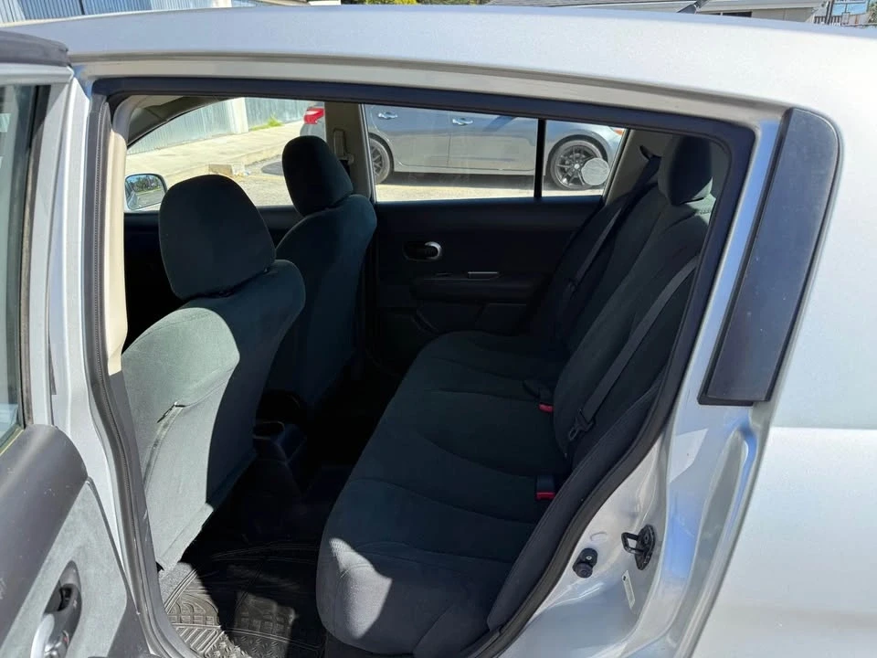 2012 Nissan Versa - Image 7 of 12