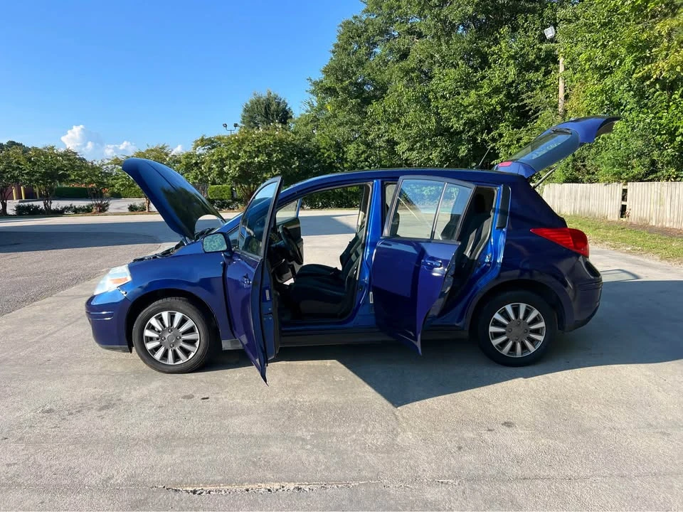 2012 Nissan Versa - Image 10 of 14