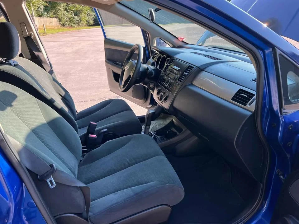 2012 Nissan Versa - Image 11 of 14