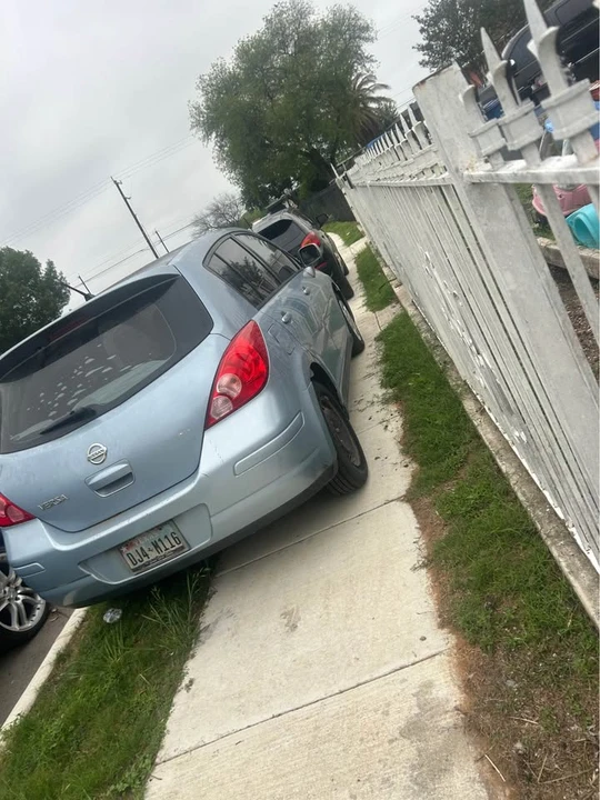 2012 Nissan Versa - Image 2 of 11