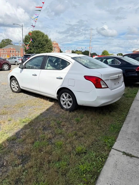 2012 Nissan Versa - Image 4 of 15