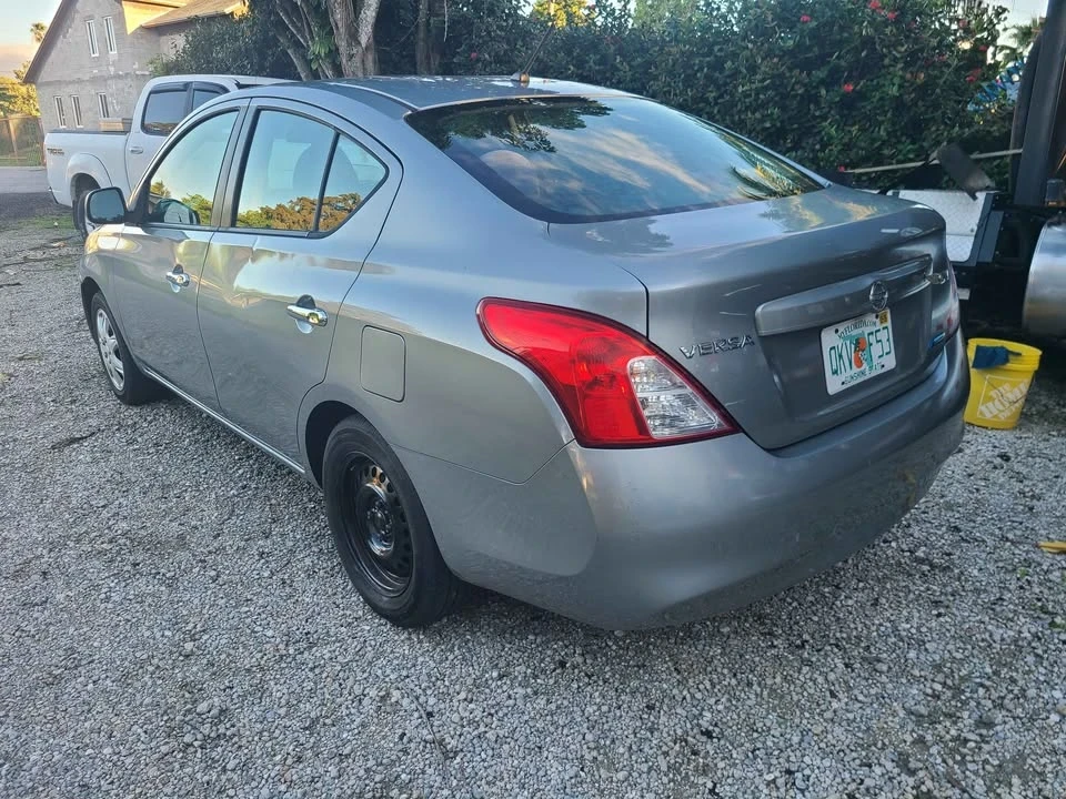 2012 Nissan Versa - Image 10 of 12