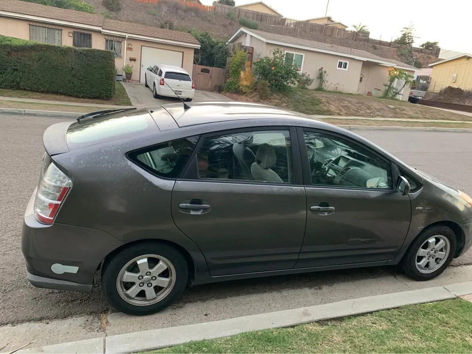 2012 Nissan Versa - Image 4 of 10