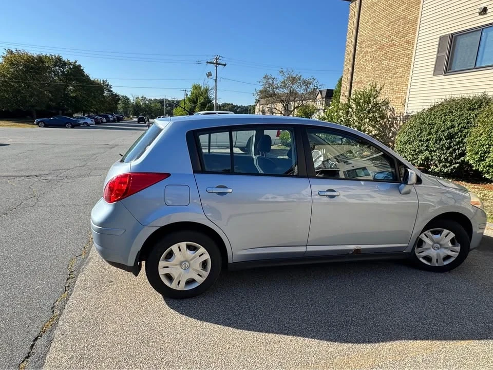 2012 Nissan Versa - Image 2 of 10