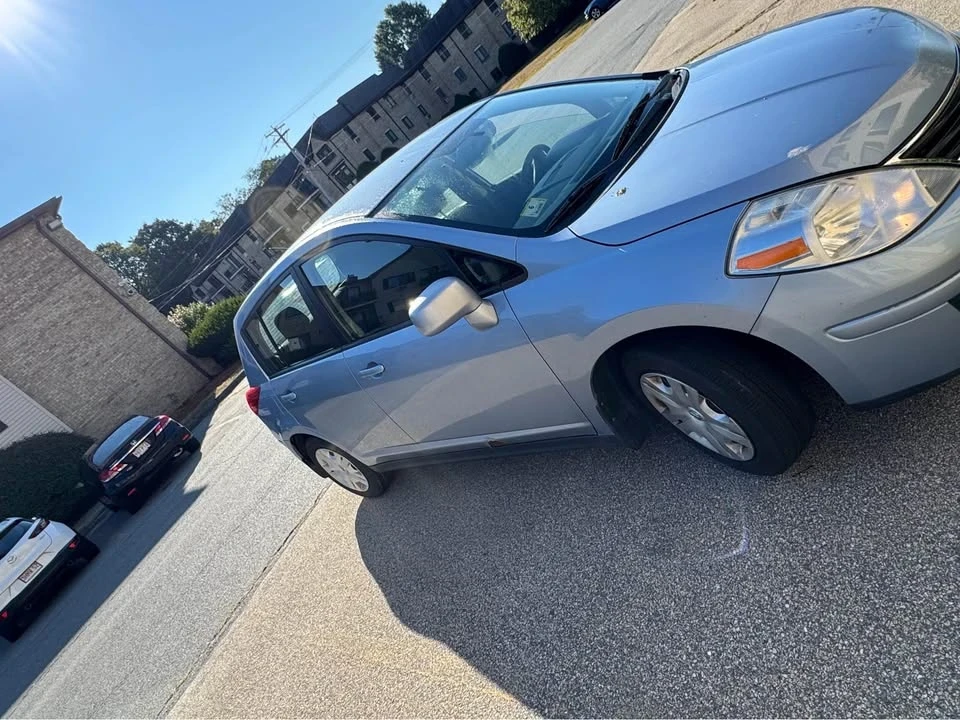 2012 Nissan Versa - Image 3 of 10