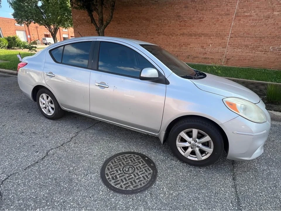 2012 Nissan Versa - Image 2 of 9