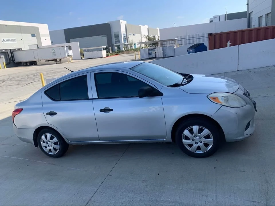 2012 Nissan Versa - Image 2 of 8