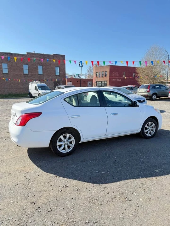 2012 Nissan Versa - Image 10 of 19
