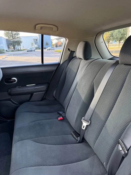 2012 Nissan Versa - Image 11 of 14
