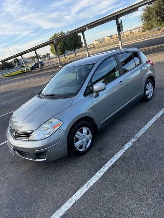 2012 Nissan Versa - Image 2 of 14
