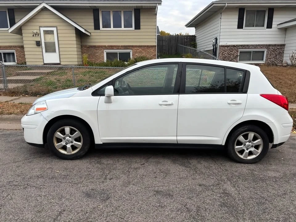 2012 Nissan Versa - Image 2 of 11