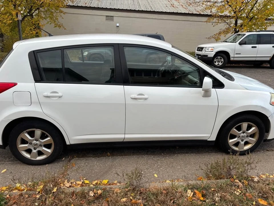 2012 Nissan Versa - Image 4 of 11