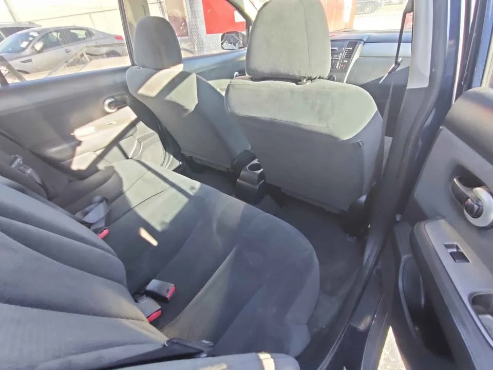 2012 Nissan Versa - Image 5 of 9
