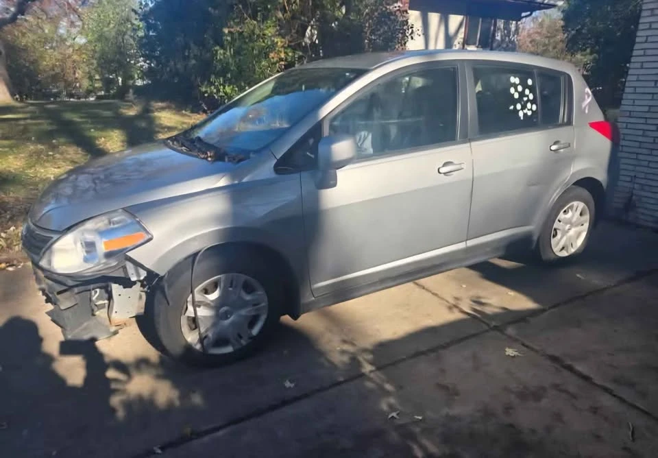 2012 Nissan Versa - Image 2 of 7