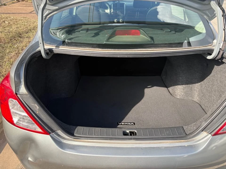 2012 Nissan Versa - Image 10 of 14