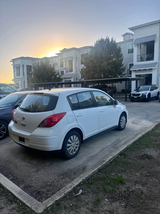2012 Nissan Versa - Image 2 of 8