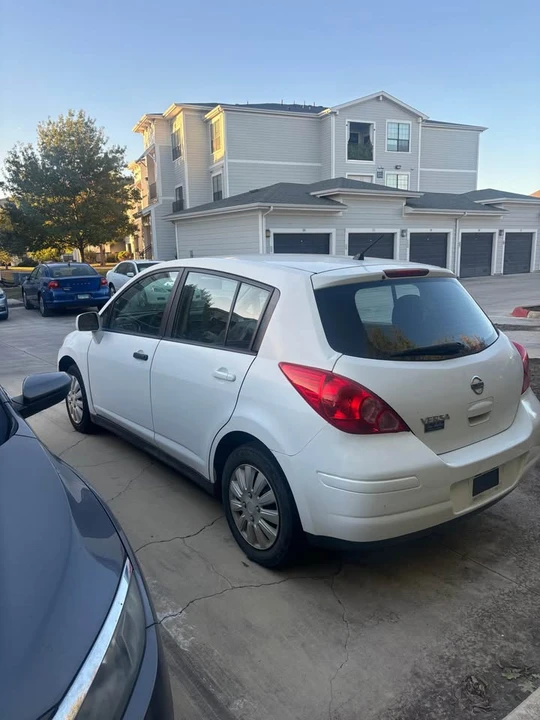 2012 Nissan Versa - Image 4 of 8