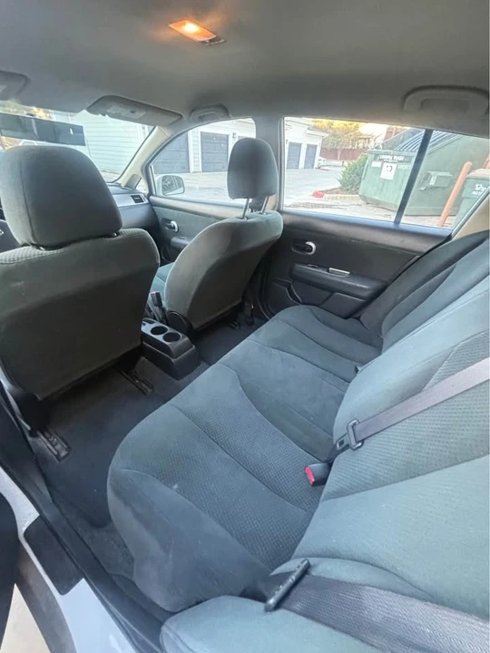 2012 Nissan Versa - Image 6 of 8