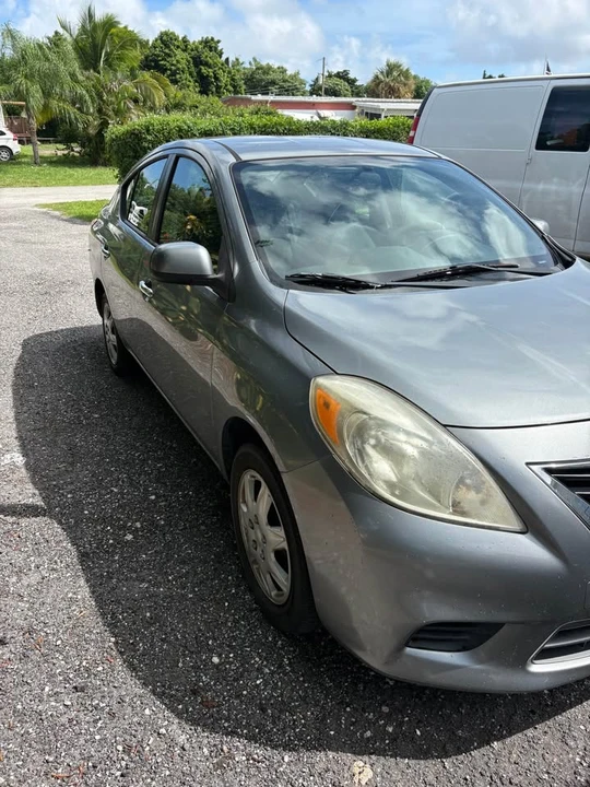 2012 Nissan Versa - Image 5 of 10
