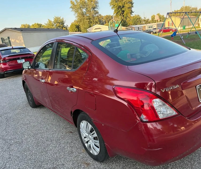 2012 Nissan Versa - Image 2 of 5