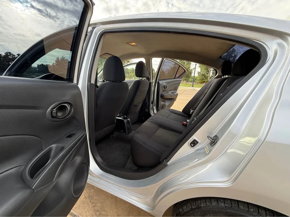 2012 Nissan Versa - Image 11 of 15