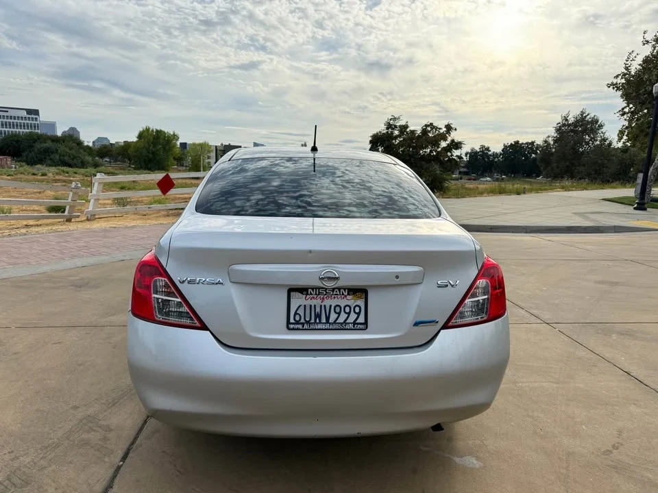 2012 Nissan Versa - Image 5 of 15